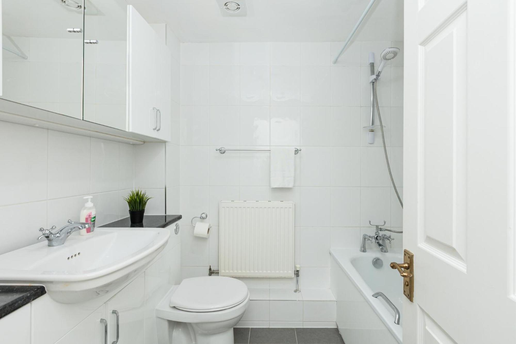 לונדון Charming 1Br Flat, Canning Town, Excel, City Hall מראה חיצוני תמונה